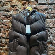 Chaleco chocolate eco cuero – Seventy